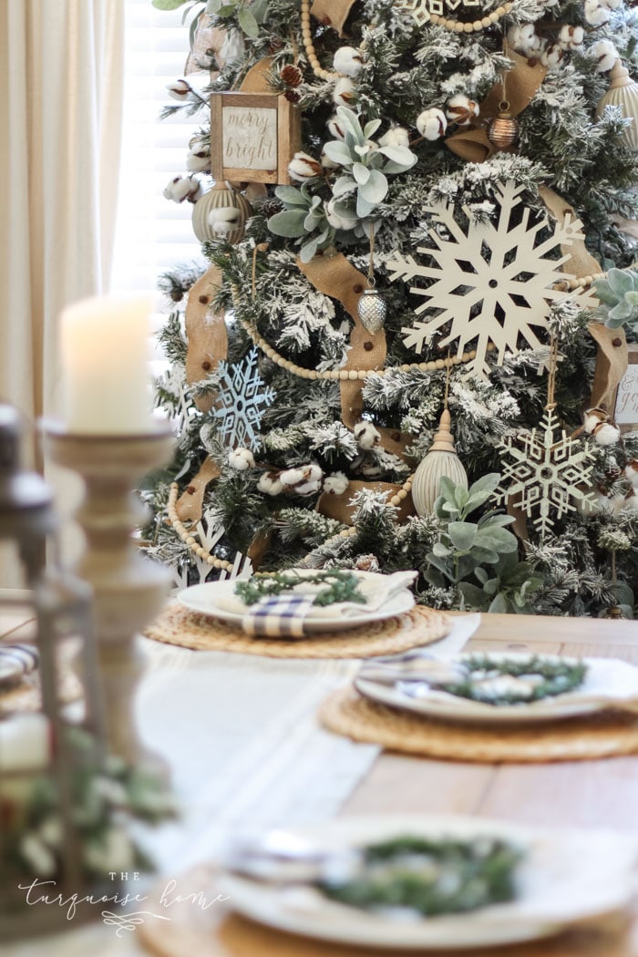 A Neutral Christmas Dining Room 