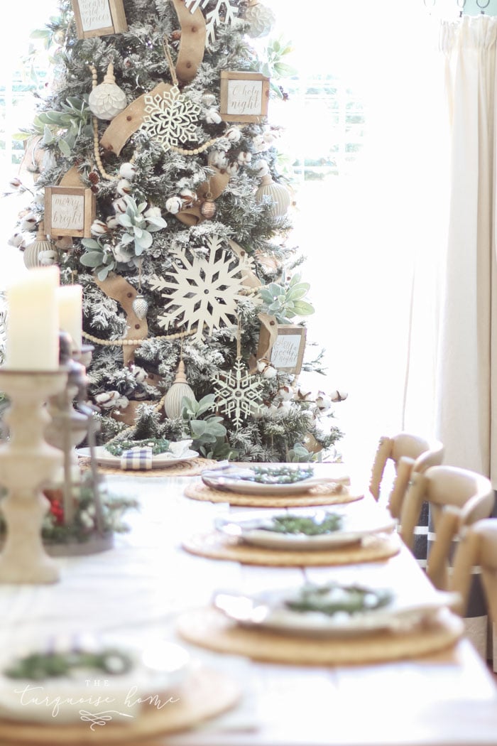 A Neutral Christmas Dining Room 