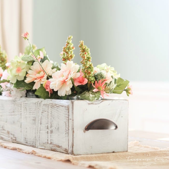 DIY Farmhouse Wooden Box Centerpiece | Kreg Jig | Woodworking | Rustic Home Decor | Farmhouse Decor