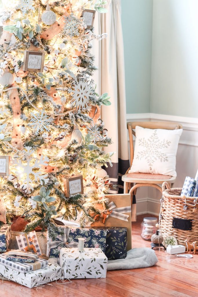 How to Decorate a Flocked Farmhouse Christmas Tree - The Turquoise Home