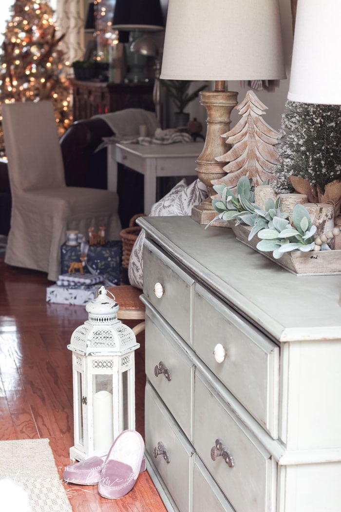 A neutral Christmas entry way - not too fussy or fancy!