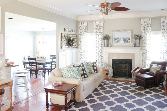 Simple beachy summer living room