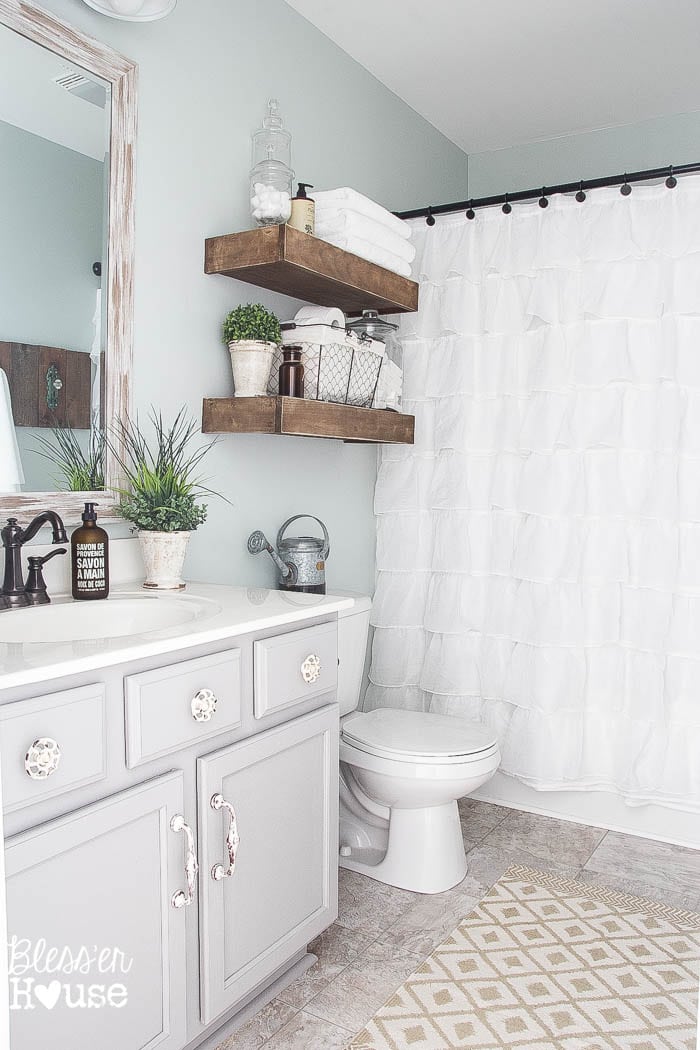 15 Gorgeous Farmhouse Bathrooms & 5 ways to create your own!