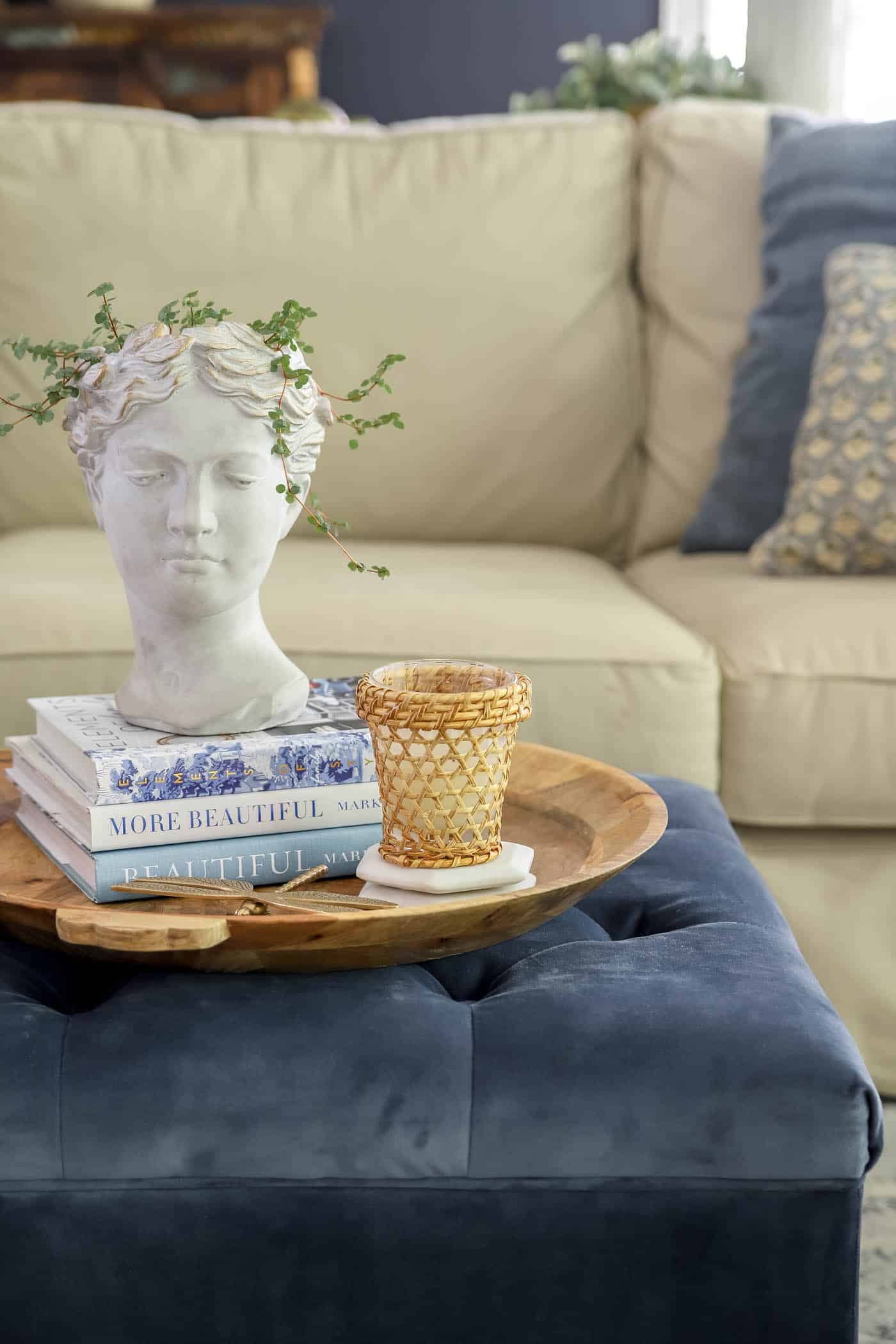 simple coffee table decor