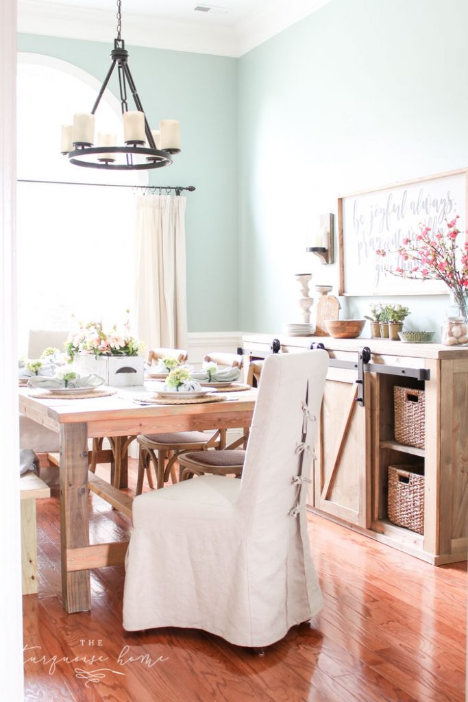 Beautiful dining room with wagon wheel farmhouse chandelier. 