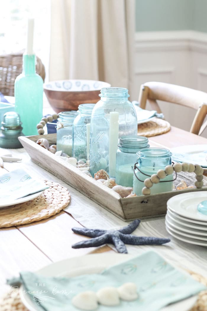 beachy table decor in the dining room for summer.