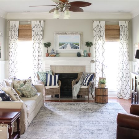 Coastal Summer Decor in the Living Room - fabulous summer decor ideas! Abbeville Blue Distressed Area Rug
