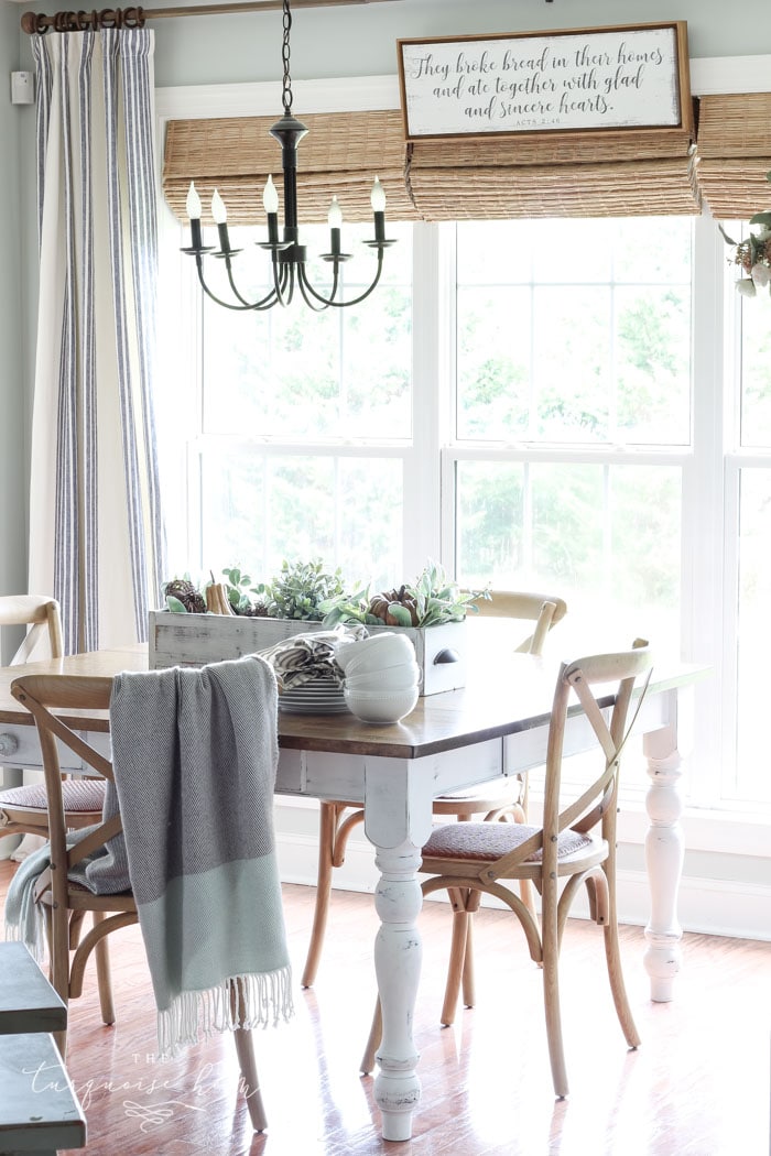 Fall Eat-in Kitchen with Farmhouse Decor