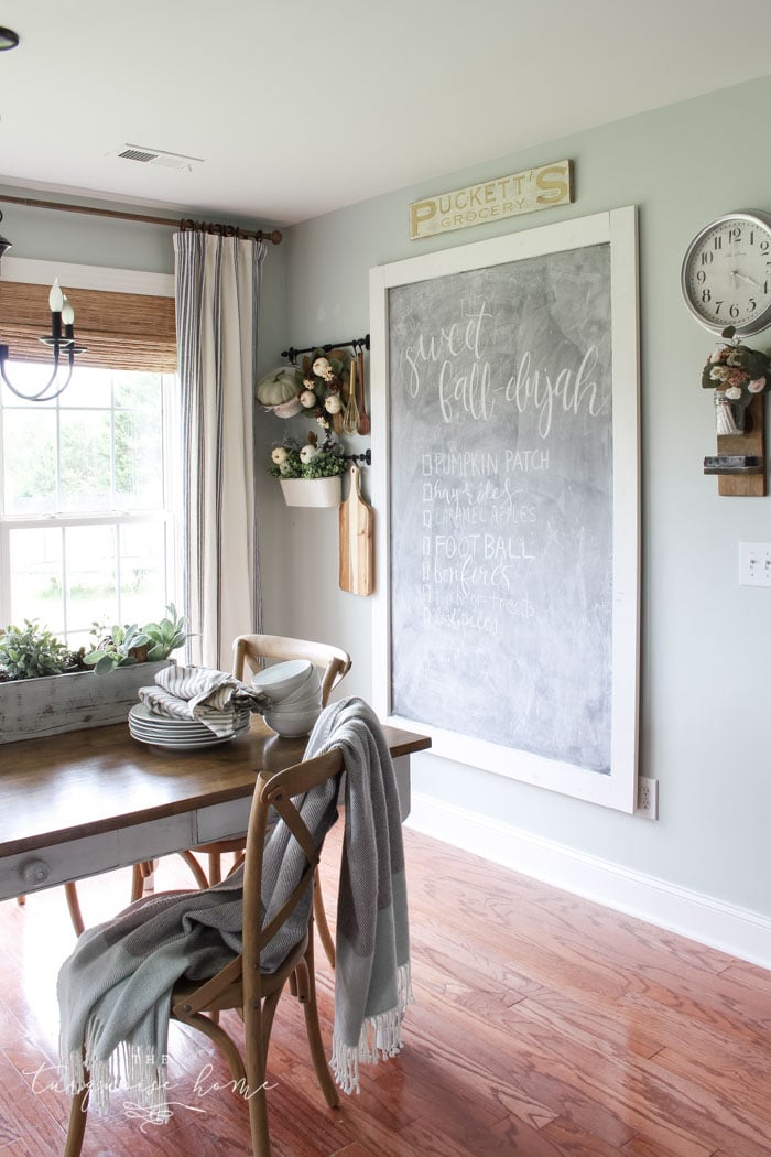 Fall Eat-in Kitchen with Farmhouse Decor