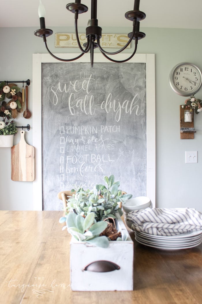 Fall Eat-in Kitchen with Farmhouse Decor