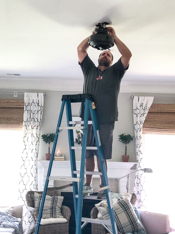 This beautiful farmhouse ceiling fan was the easiest light fixture installation ever!! #farmhouseceilingfan #ceilingfan #farmhouse #joannagaines #theturquoisehome #diyhomedecor