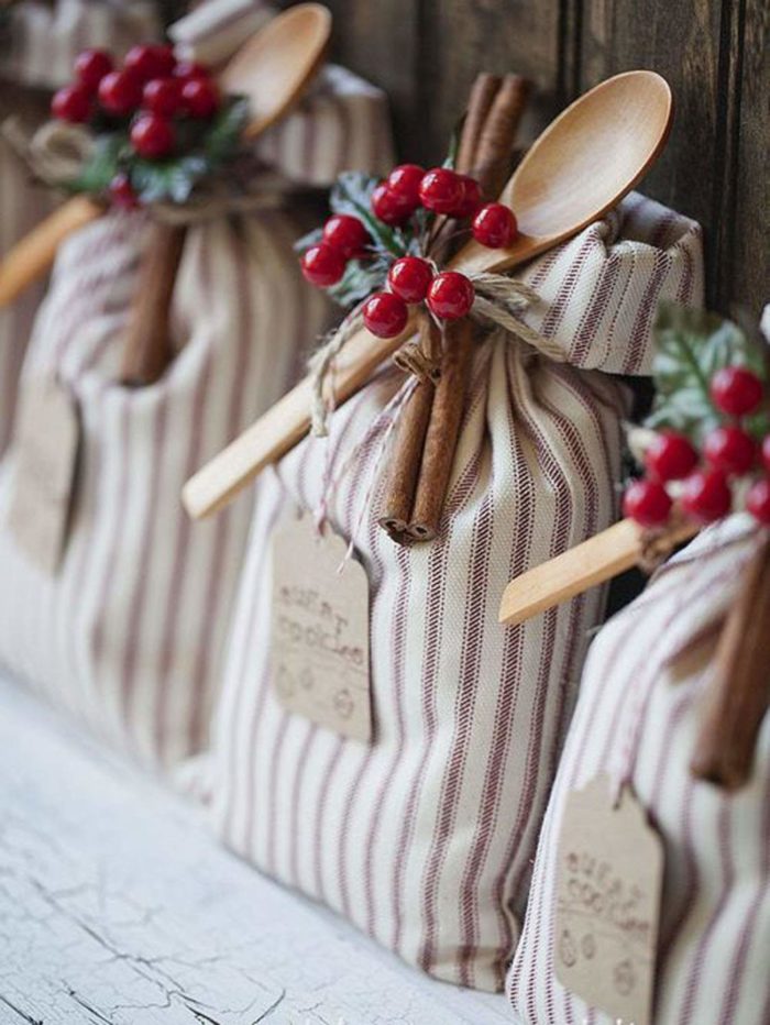 DIY Christmas Gifts: Cookie Sack | 25 DIY Christmas Gift Ideas