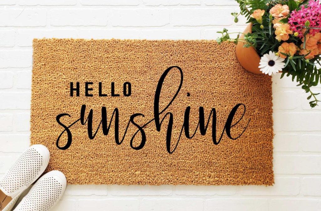 Hello Sunshine Doormat | 25+ Favorite Summer Doormats