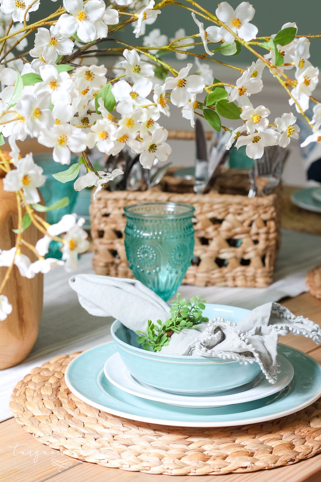 https://theturquoisehome.com/wp-content/uploads/2019/06/simple-summer-dining-room-2019-7.jpg