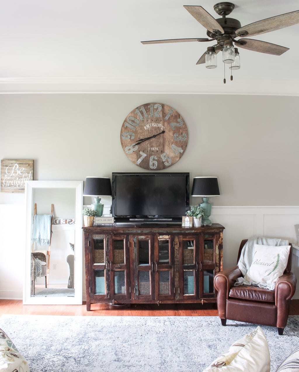 A Simple Summer Living Room