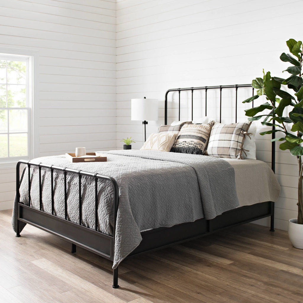 Simple Gray Stonewash Quilt | farmhouse bedding