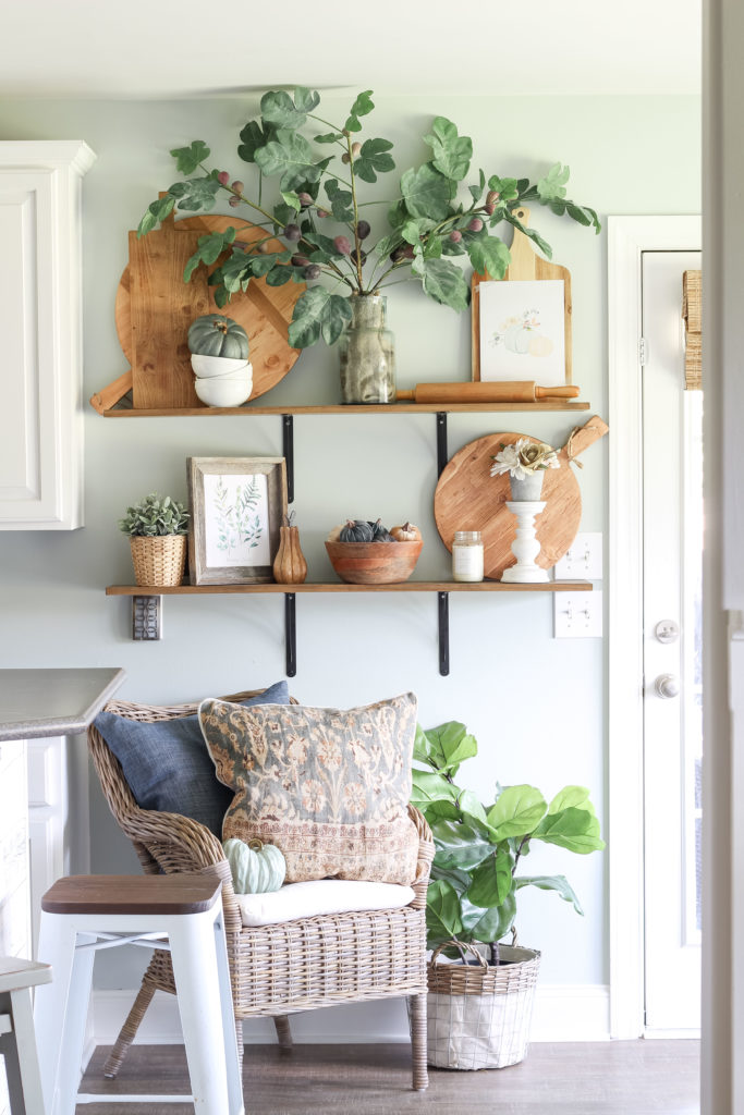 Open kitchen shelves decorated for fall | fig leaves | fiddle leaf fig | cutting boards | antique pizza boards | fall decor ideas
