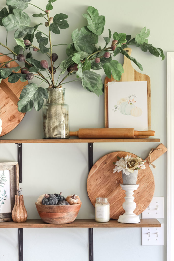 Open kitchen shelves decorated for fall | fig leaves | fiddle leaf fig | cutting boards | antique pizza boards | fall decor ideas 