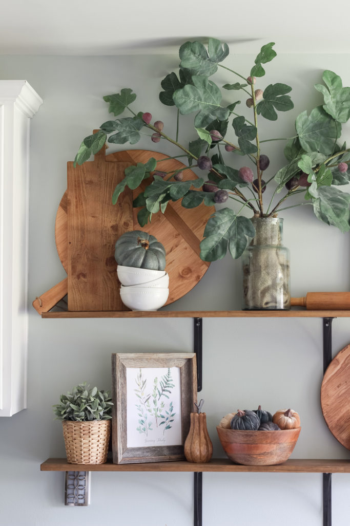 Open kitchen shelves decorated for fall | fig leaves | fiddle leaf fig | cutting boards | antique pizza boards | fall decor ideas