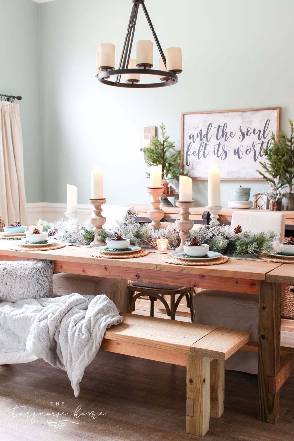 Beautiful winter tablescape | Christmas Dining Room Decor