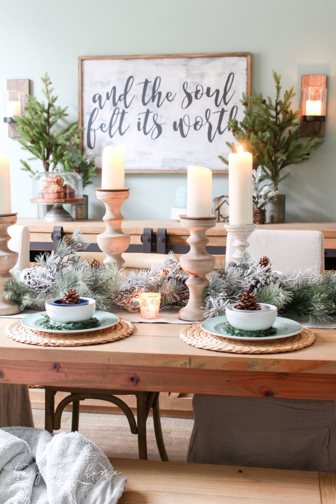 Beautiful winter tablescape | Christmas Dining Room Decor