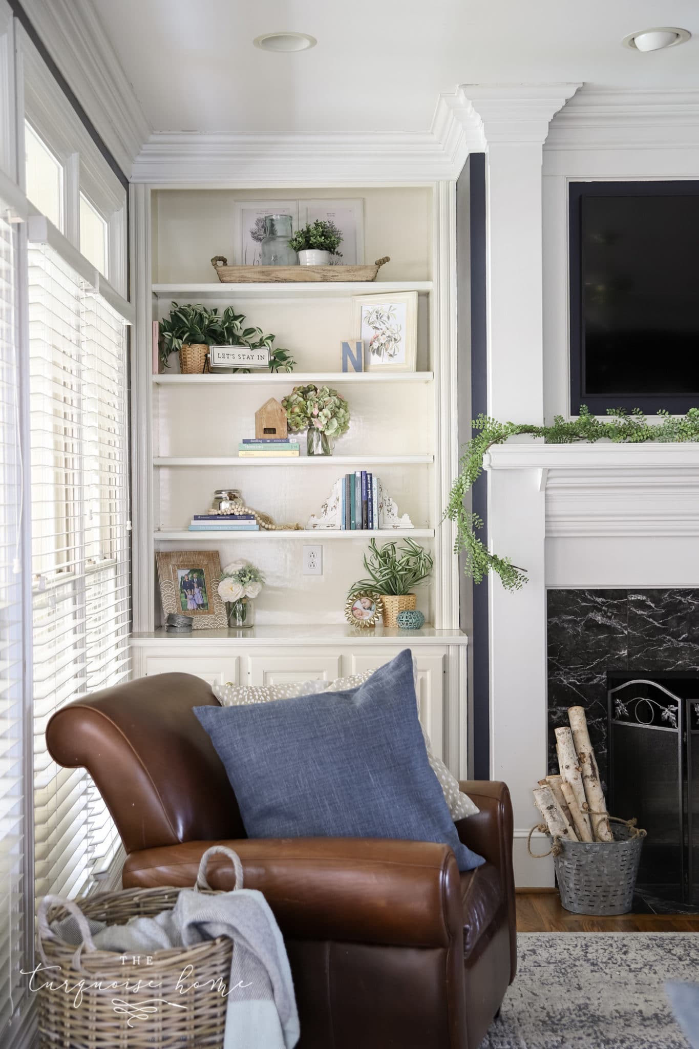 How to Decorate a Bookshelf & Styling Ideas for Bookcases
