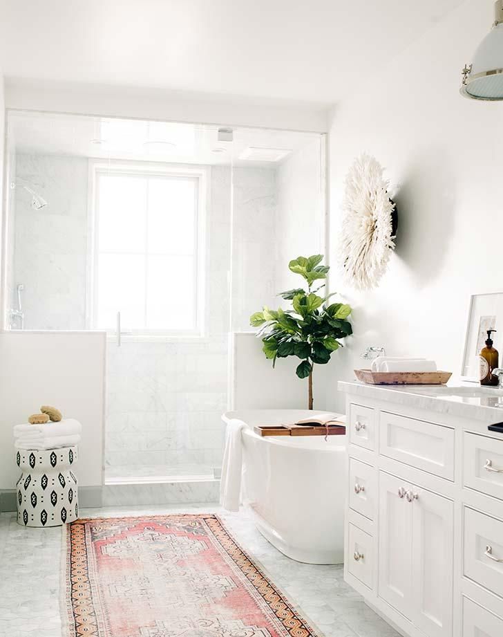 How Should You Size Your Bathroom Rug?