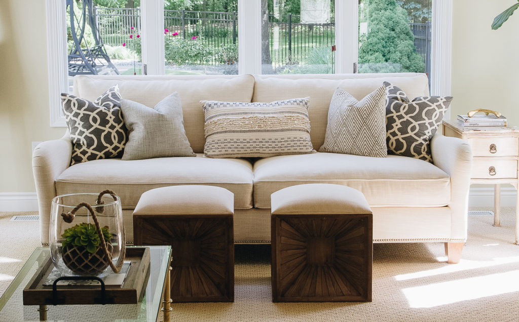 The Ultimate Guide to Couch Throw Pillow Sizes & Arrangements