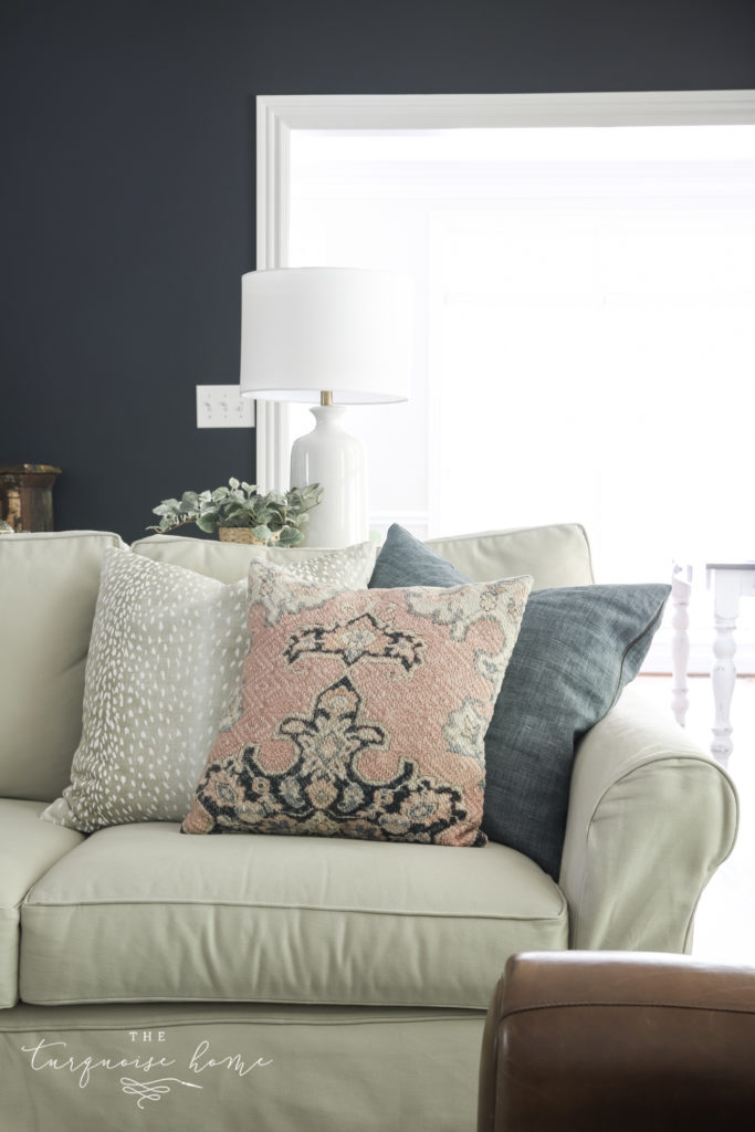 6 Ways to Arrange Pillows on a Sofa