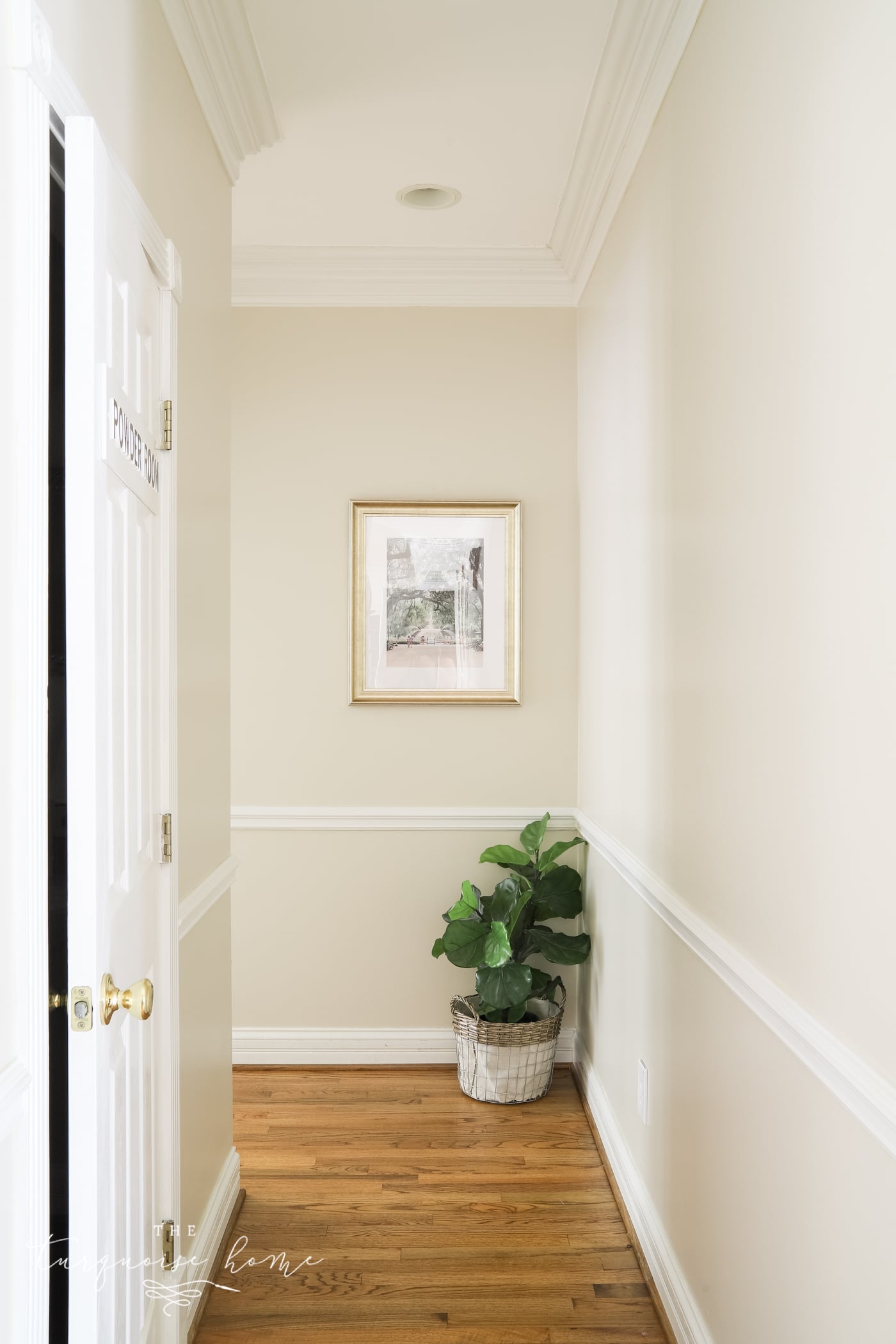 7 Delightfully Simple Hallway Decor Ideas