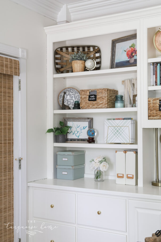 Built-in bookshelves with storage 