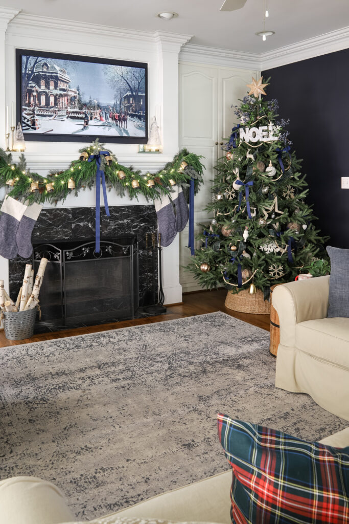 Traditional Living Room Christmas Decor Ideas