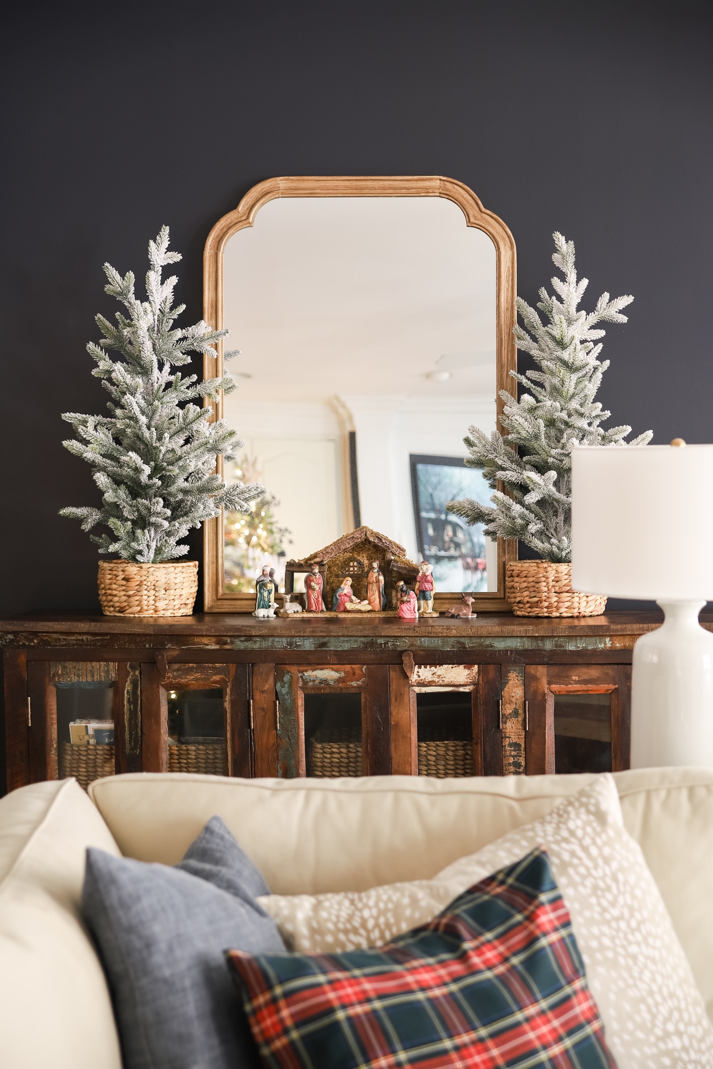 Traditional Christmas Living Room Decor 2020