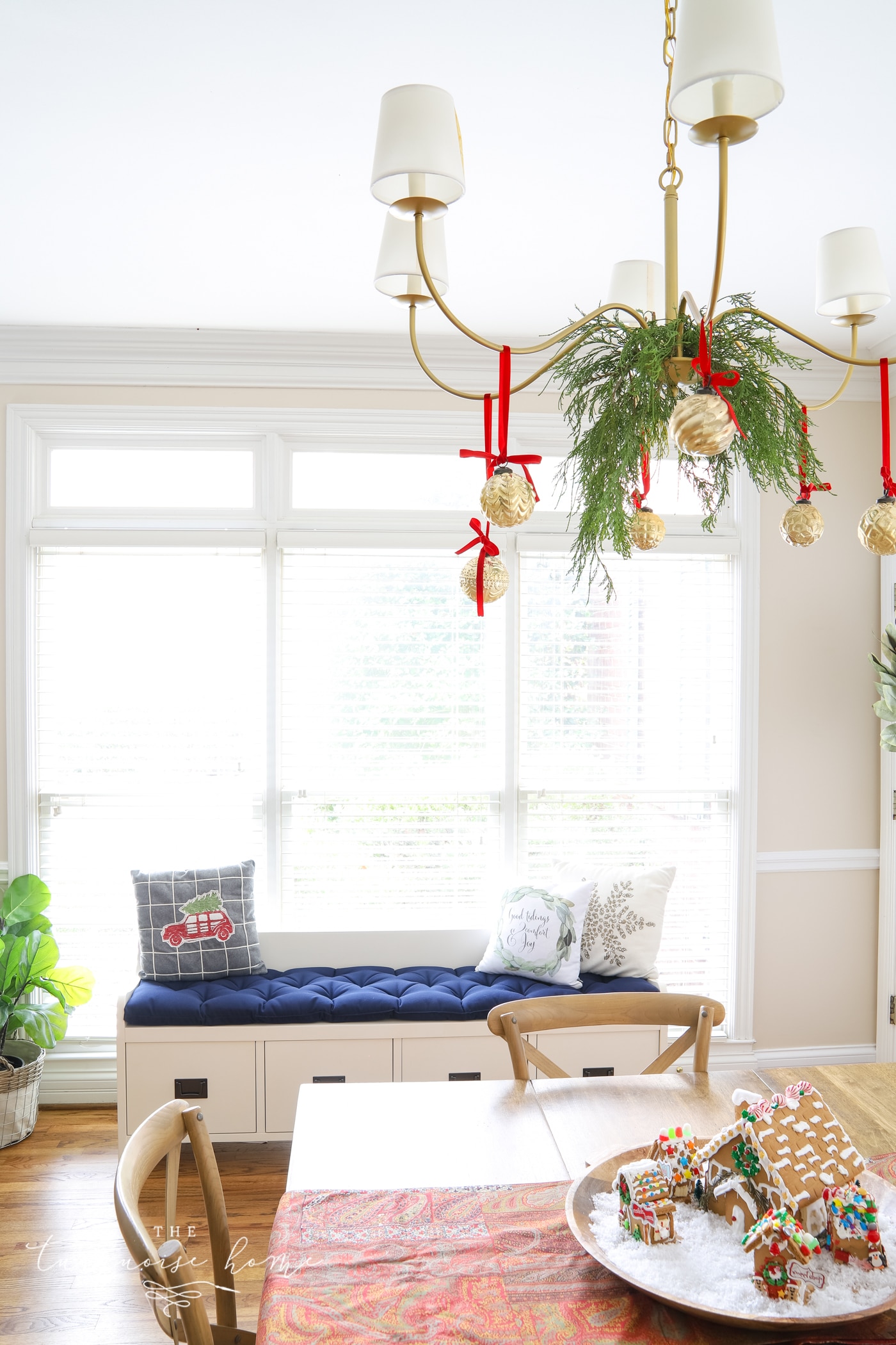 Old and New Christmas Kitchen Decor - MY 100 YEAR OLD HOME