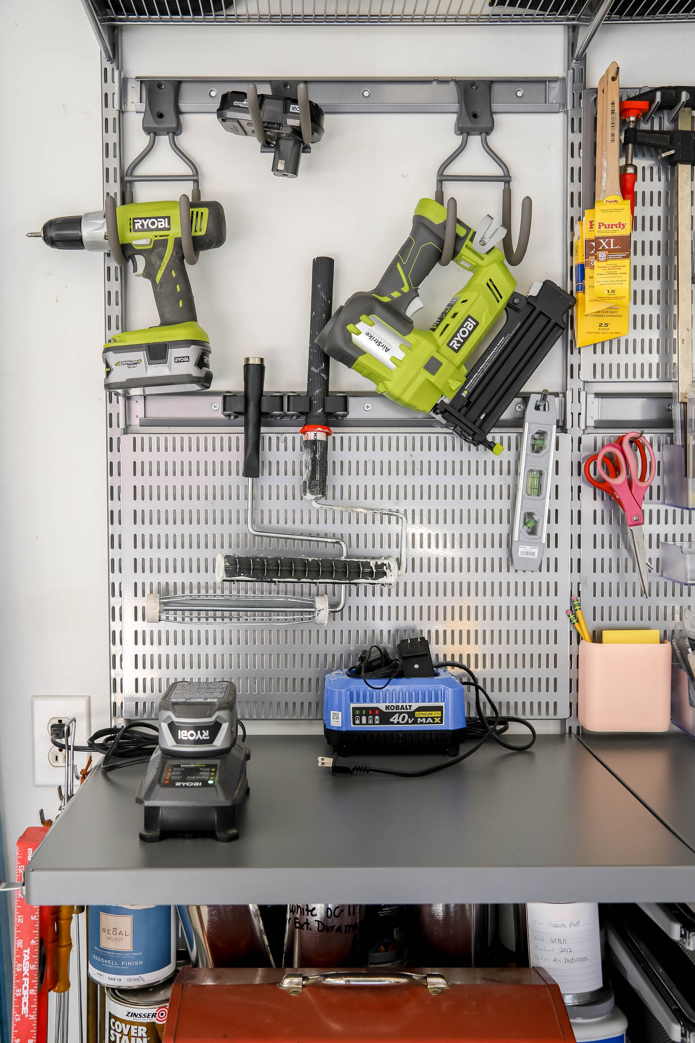 https://theturquoisehome.com/wp-content/uploads/2021/06/how-to-organize-a-garage-6.jpg