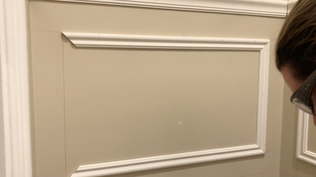 Install the wall molding