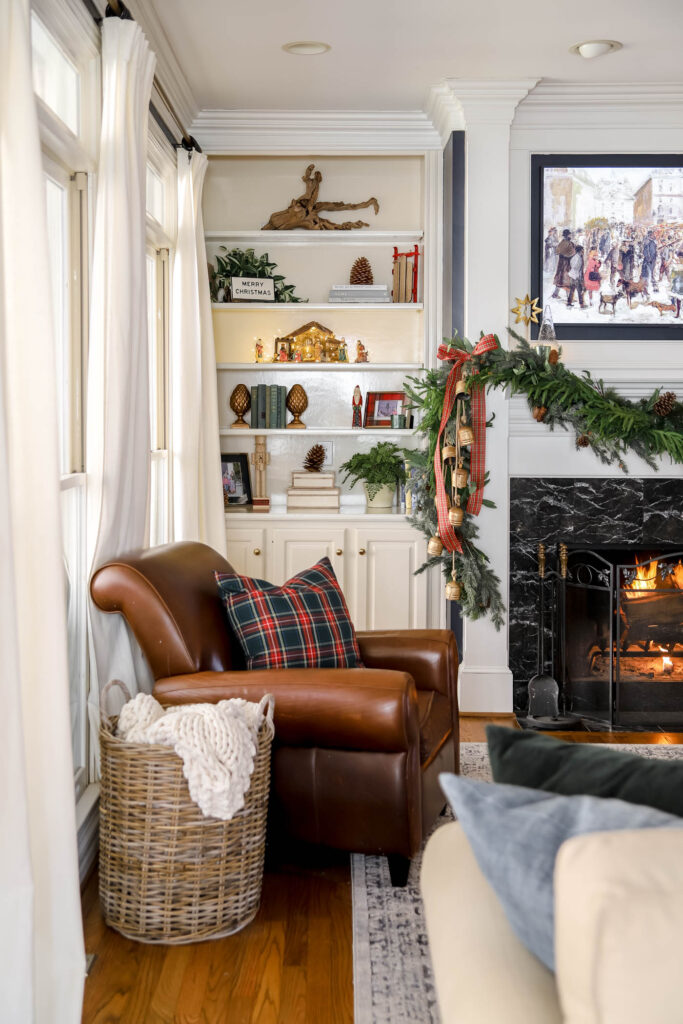 Traditional Christmas Bookshelves