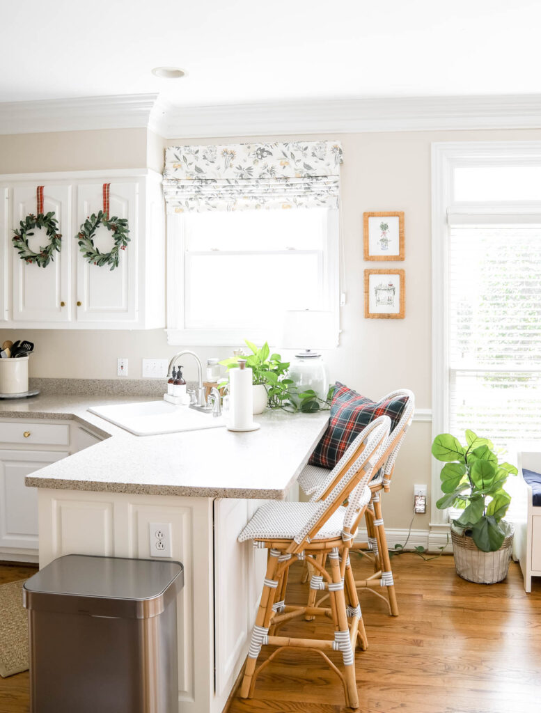 How to Decorate a Kitchen for Christmas