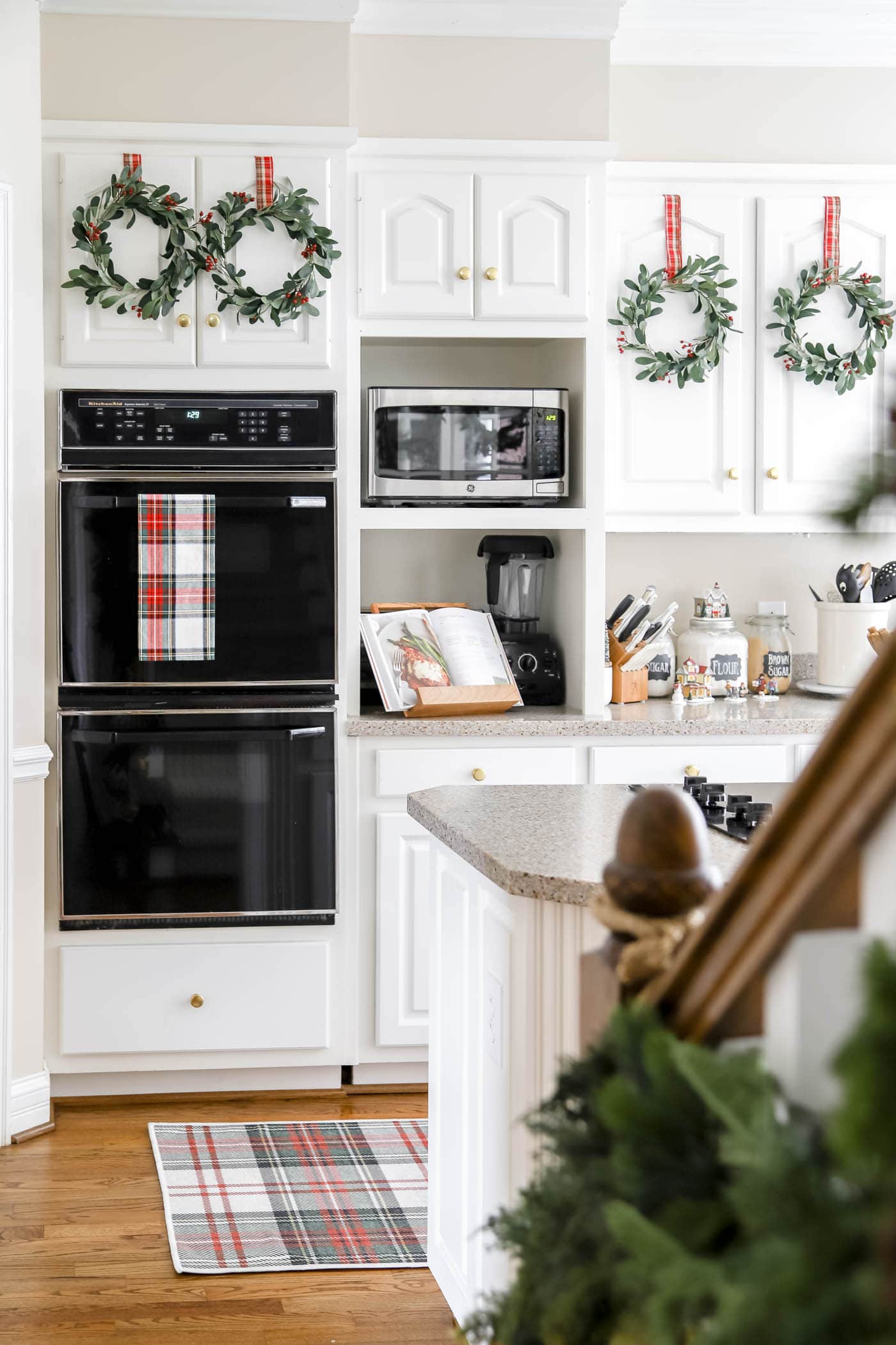 traditional christmas kitchen decor