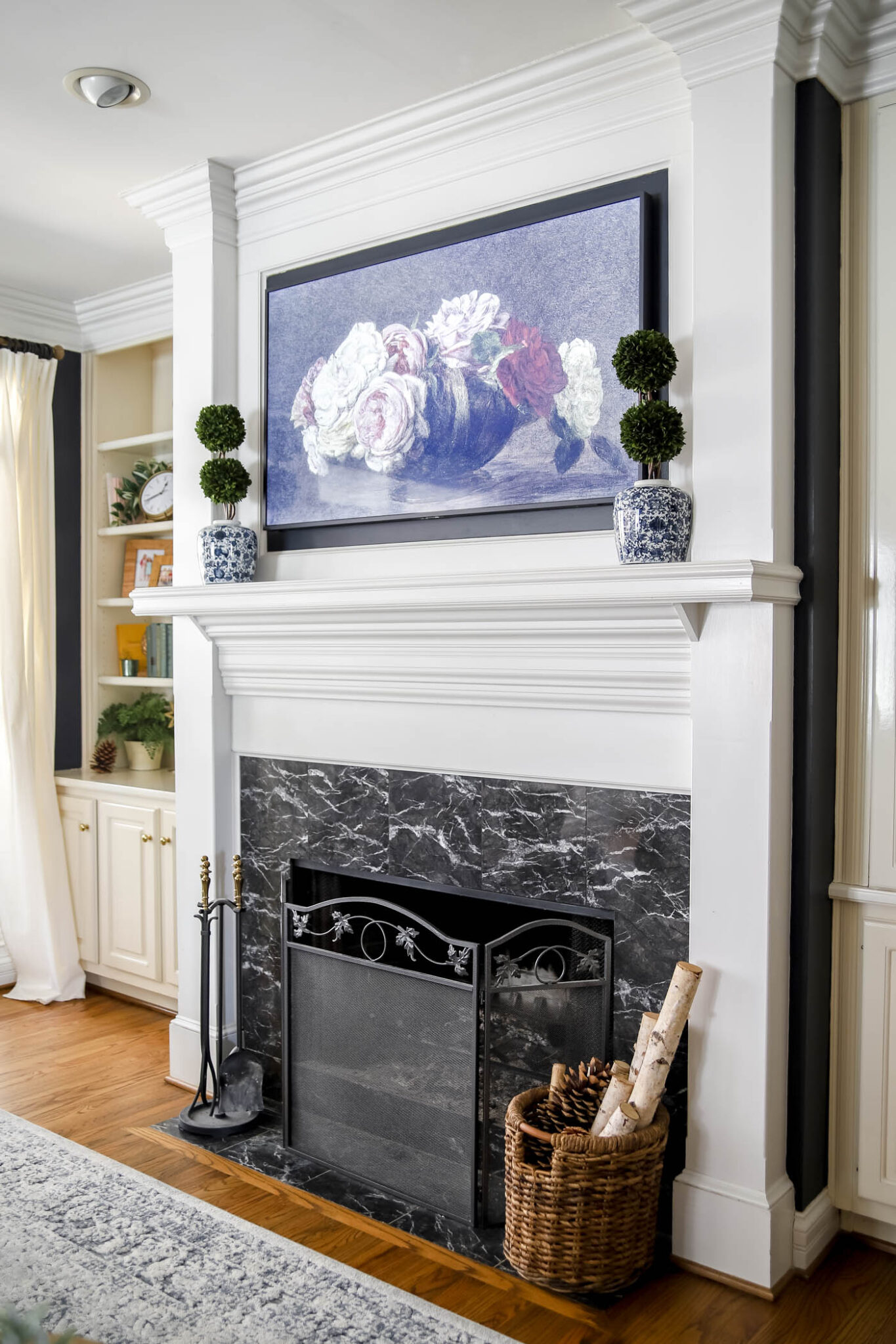 10 Best Ideas for Decorating a Mantel With a TV Above It