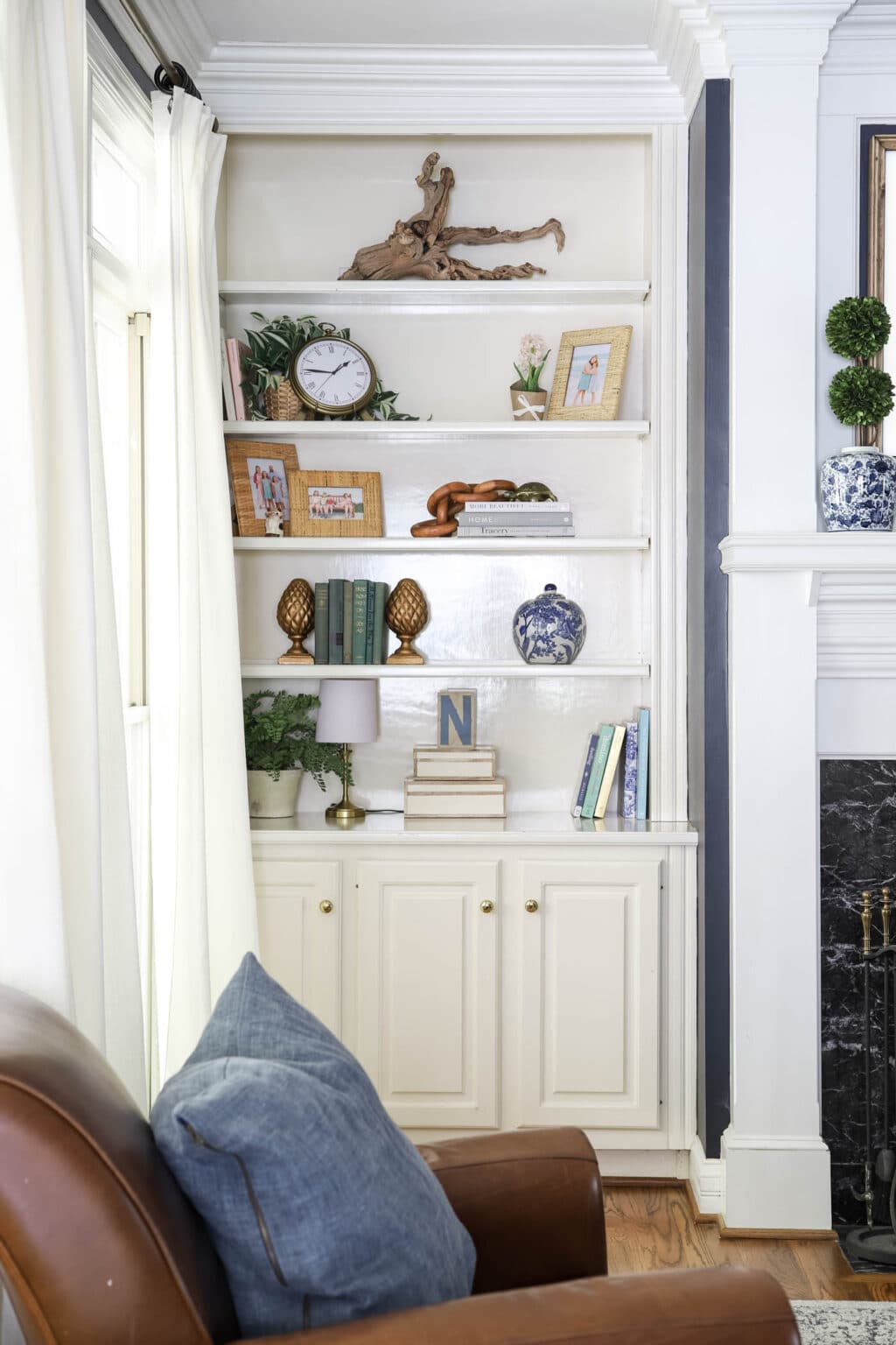 Styling the Best Coffee Table Books {Decorating 101}