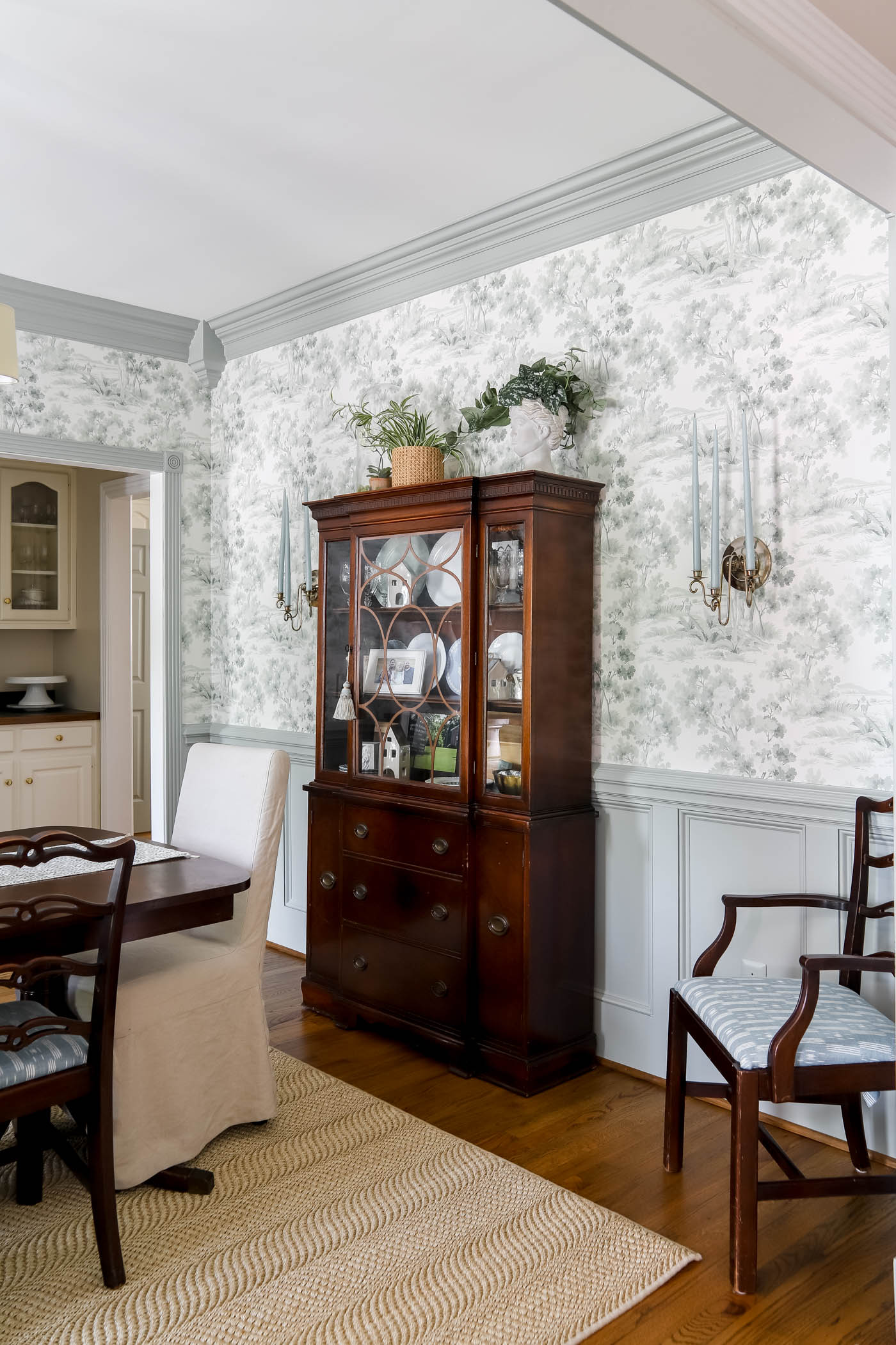 Dining room with oyster bay wainscotting