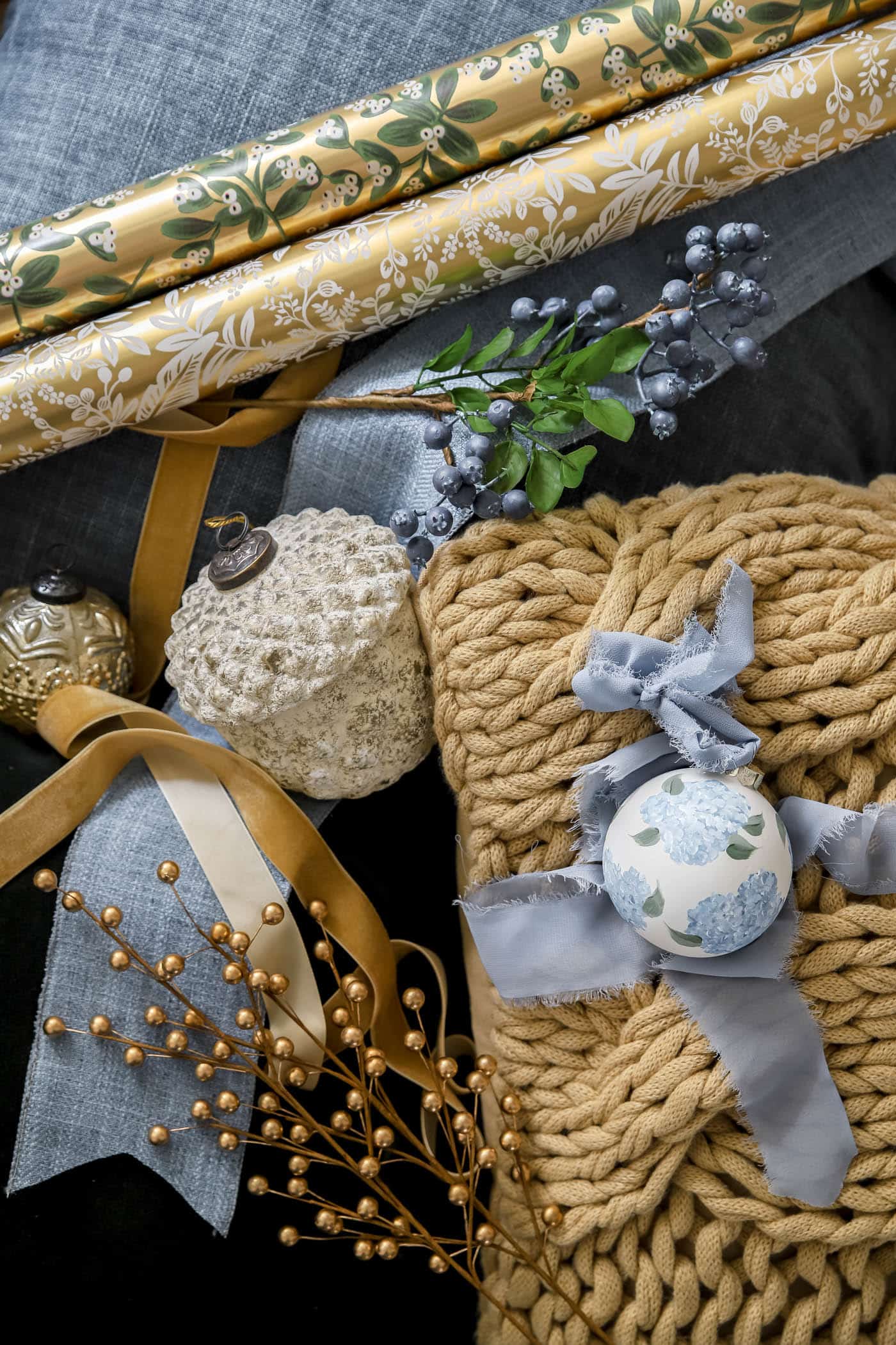 gold, blue and white christmas decor