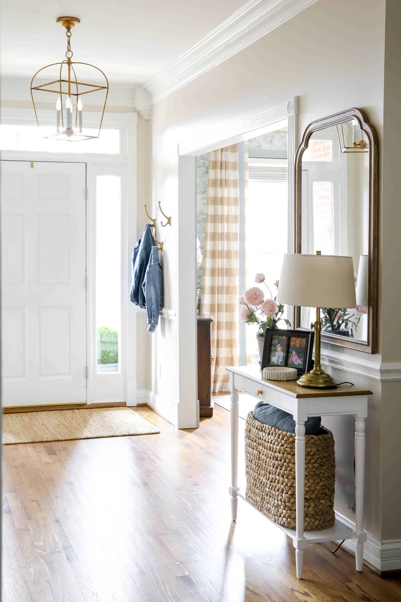 Entryway Light: How to Choose a Light for Your Foyer