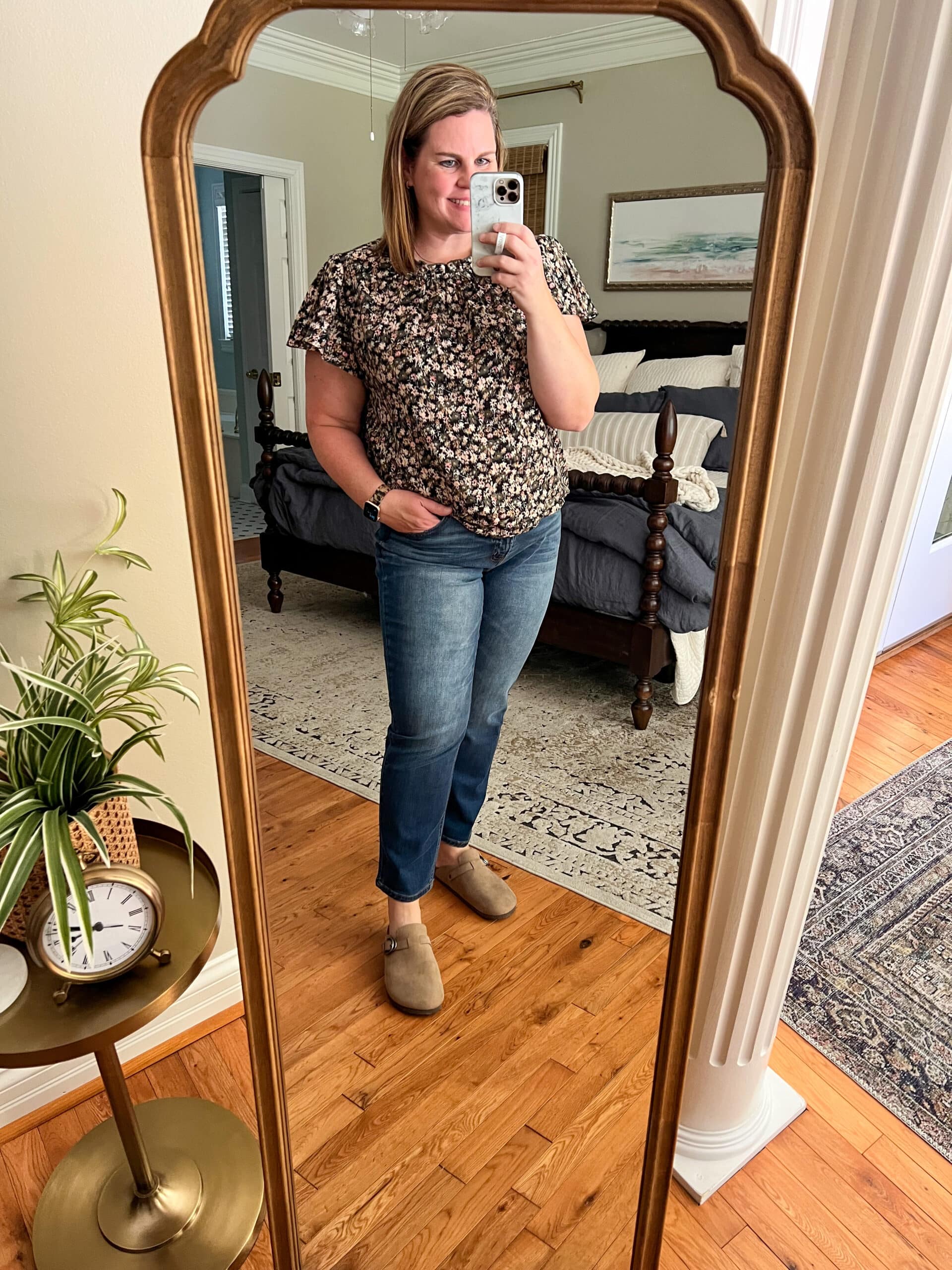 straight-cut-jeans with floral top