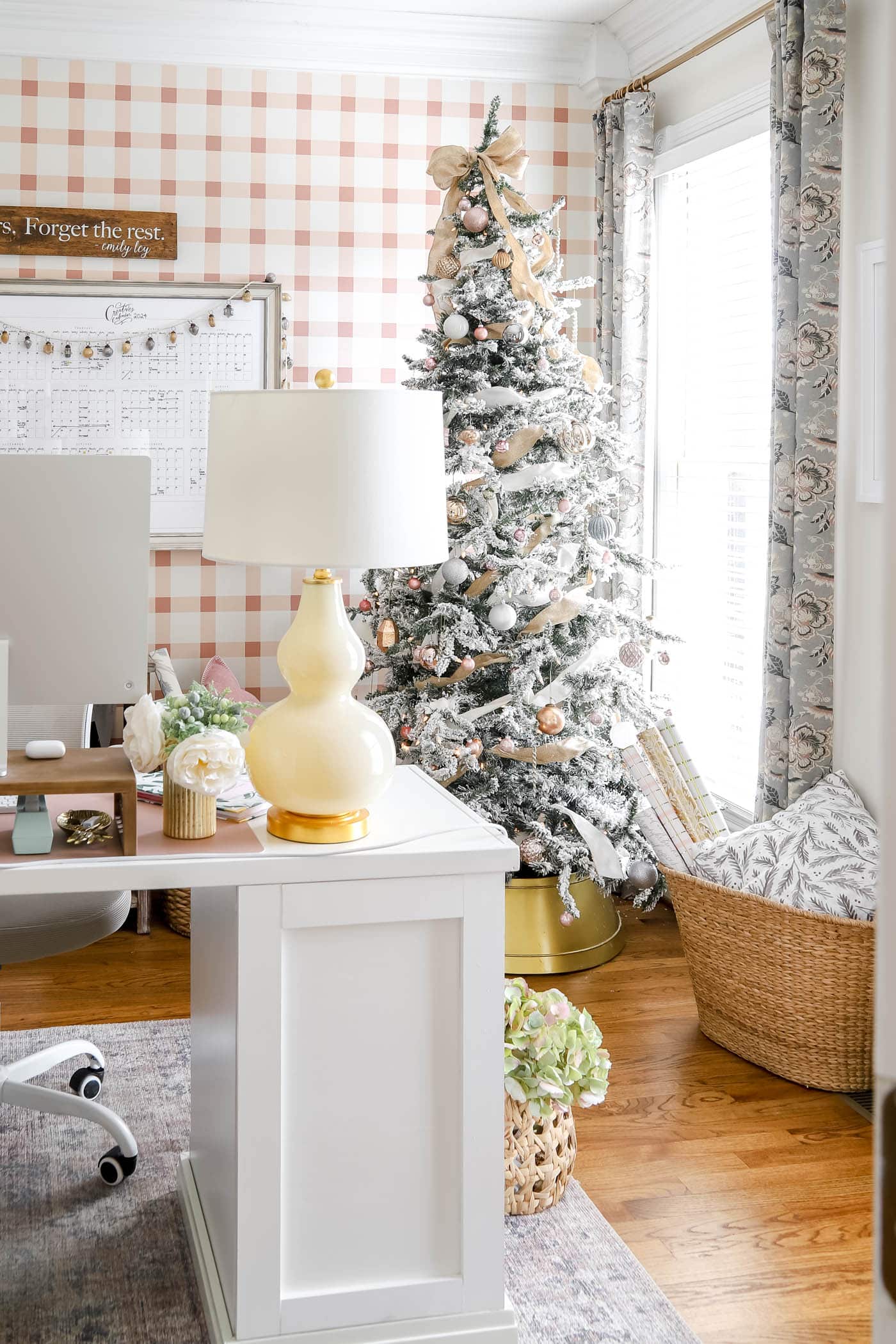 office Christmas tree decor