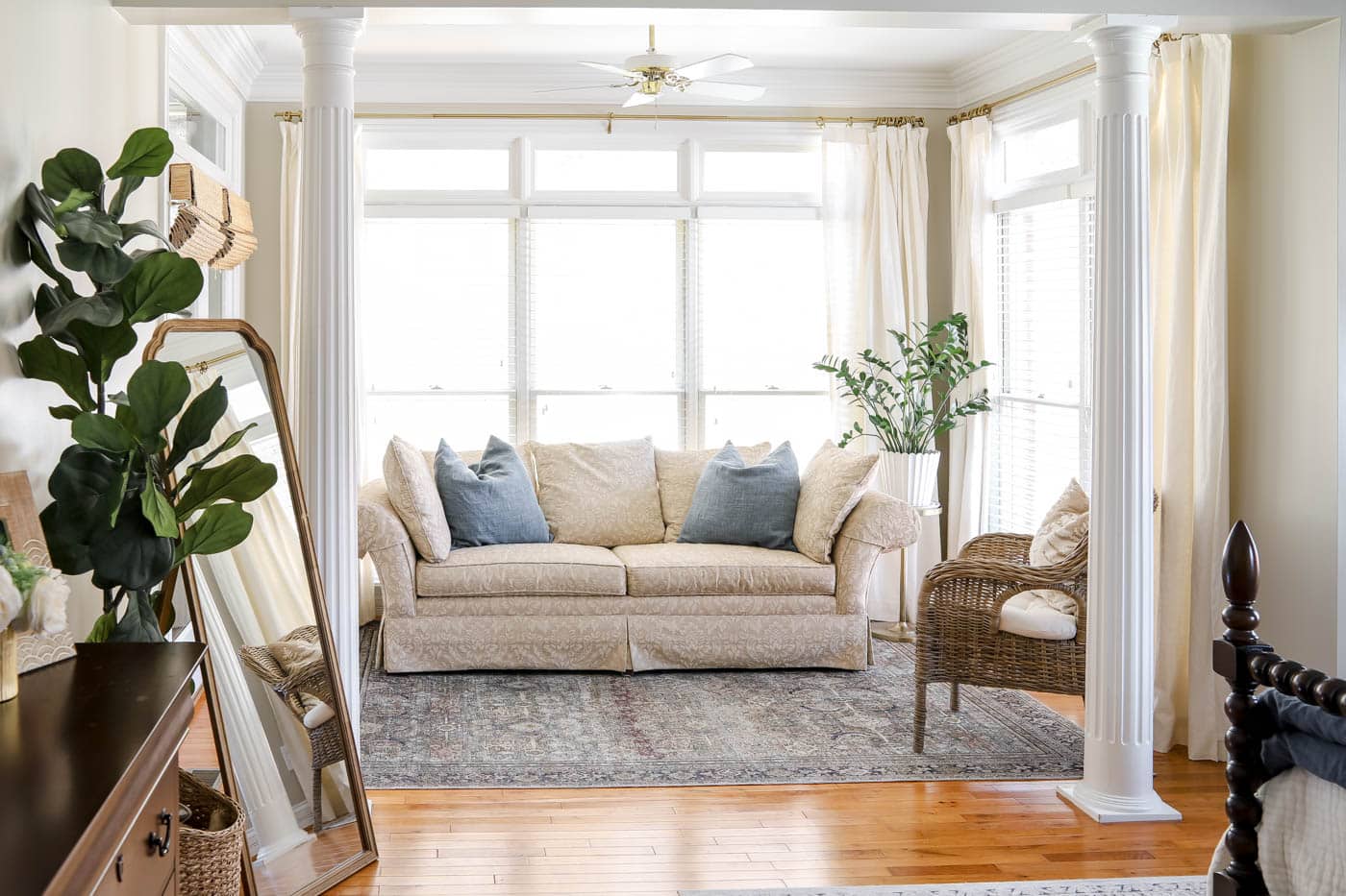 sitting room in bedroom with ceiling fan.