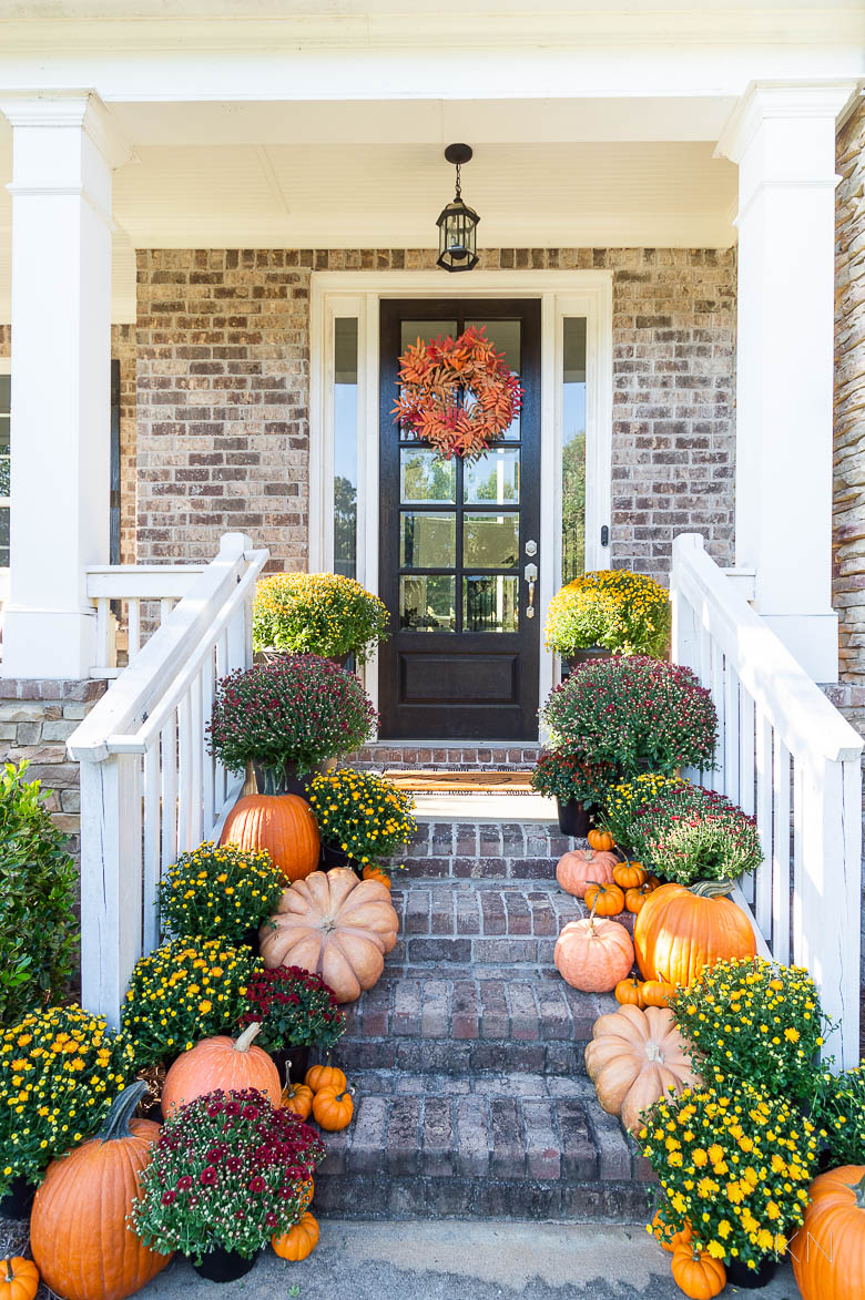 fall front porch with mums from Kelley Nan