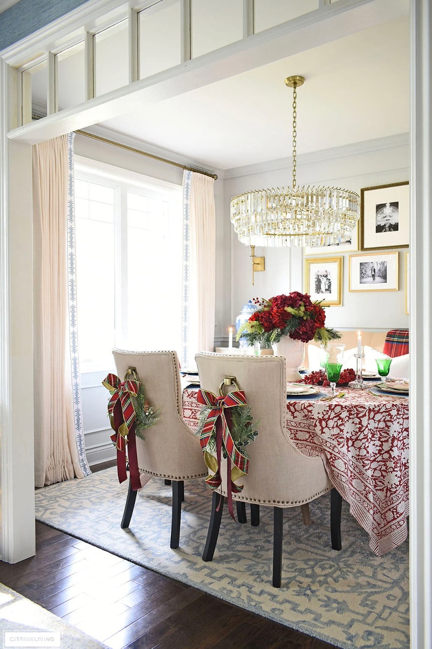 chic festive dining room tablescape