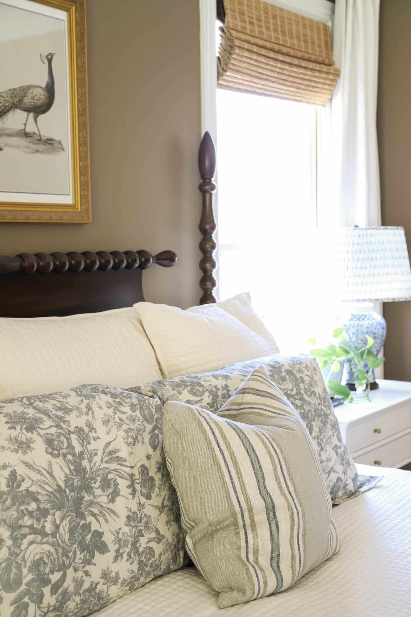 spring pillows in the bedroom